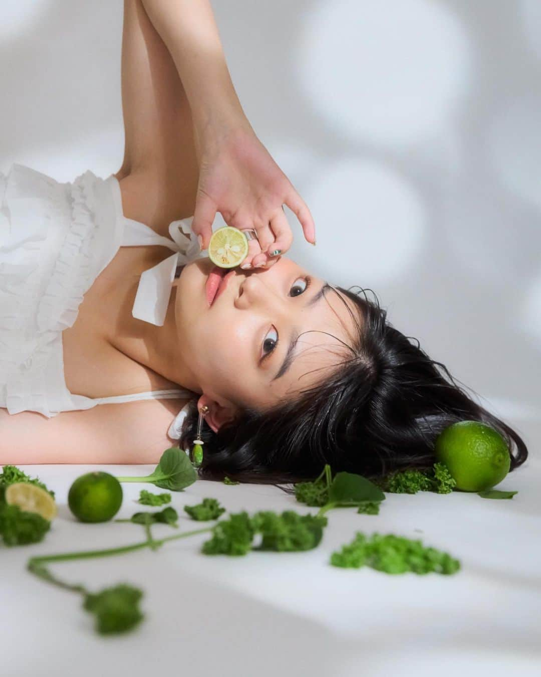 水戸由菜さんのインスタグラム写真 - (水戸由菜Instagram)「・ 🌿⚪️  衣装: @pellicule____official   make ➡︎@nao.hairmake  stylist ➡︎@amiohtaki  photographer ➡︎@kentarominami_   #作品撮り」8月20日 20時11分 - yuna_3047