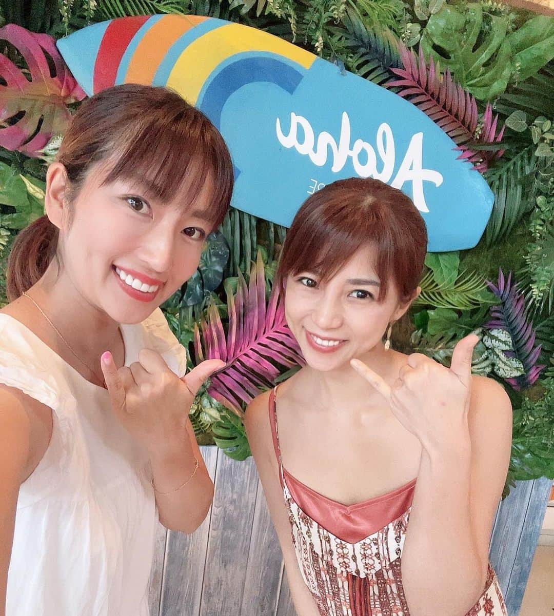 庄司ゆうこさんのインスタグラム写真 - (庄司ゆうこInstagram)「ななちん親子とお台場ヒルトンのプールへ✨☺️この写真なんかすごく好き❣️ 子供たちは写真興味無しで景色に夢中だったので大人たちだけで❤️ ななちんの娘さんは5歳だからももちゃんのこと凄く可愛がってくれていっぱい遊んでもらいました❣️ ななちんとは今月何回会ってるんだろ、、笑 本当に居心地よくてついつい連絡してしまう🥺 子連れで旅行計画立てたいなぁー😍 #お台場#ヒルトン東京お台場#プール#仲良し親子#女の子#女の子ママ#水着#グラビア#グラビアアイドル#ママ友#奇跡の41歳」8月21日 1時26分 - yuko.shoji