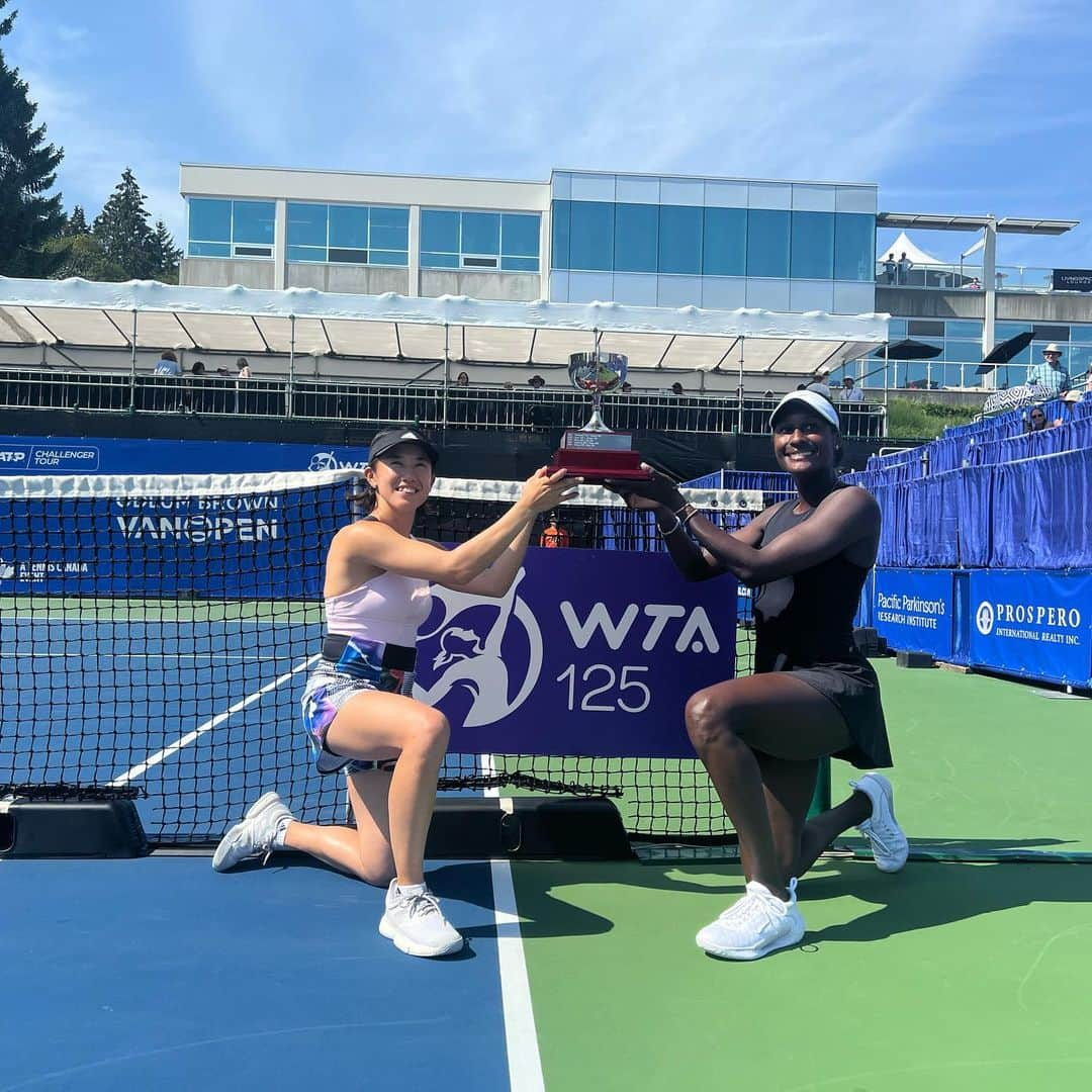 加藤未唯さんのインスタグラム写真 - (加藤未唯Instagram)「Finally...😭 I defended my title here at @vanopentennis 🇨🇦🏆 Thank you @asia.muhammad 💃  2019年にこの大会で優勝して、3年ぶりに開催され、 また優勝で終えることが出来て良かったです！ 北米のお客さんは、いいプレーをしたらめちゃくちゃ盛り上がってくれるので、試合をしててすごく楽しいです🥳 久しぶりの優勝は嬉しいので、少しだけパーティーします🥂✨  #vancouver #vanopen #canada #tennis  #doubles #adidas #adidaswomen #wilson #バンクーバー #カナダ #テニス #ダブルス #優勝  #アディダス #ウイルソン」8月21日 10時09分 - miyukato1121