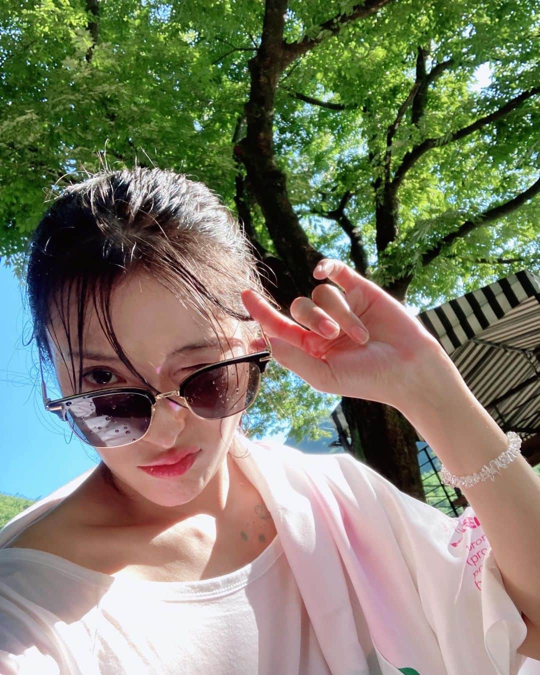 パク・ギュリさんのインスタグラム写真 - (パク・ギュリInstagram)「넘좋고요☀️☀️☀️」8月21日 16時21分 - gyuri_88