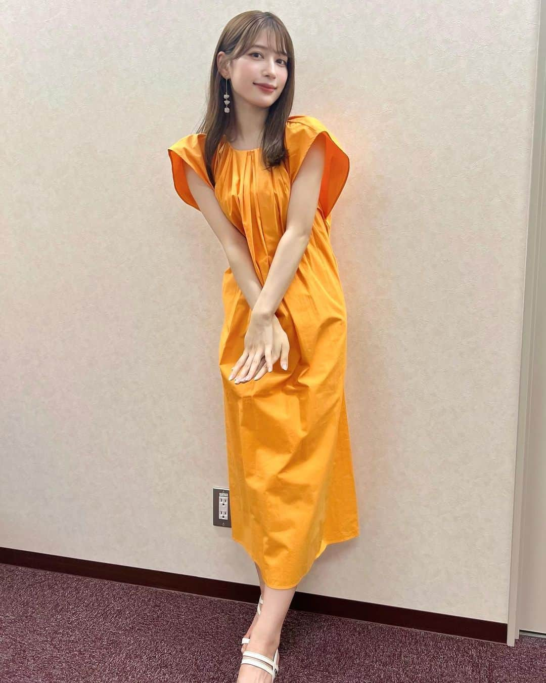 雪平莉左さんのインスタグラム写真 - (雪平莉左Instagram)「昨日の🧡🧡 普段着ない派手なものを選ぶようにしてます🍊  衣装:@mango」8月21日 17時09分 - risa_yukihira