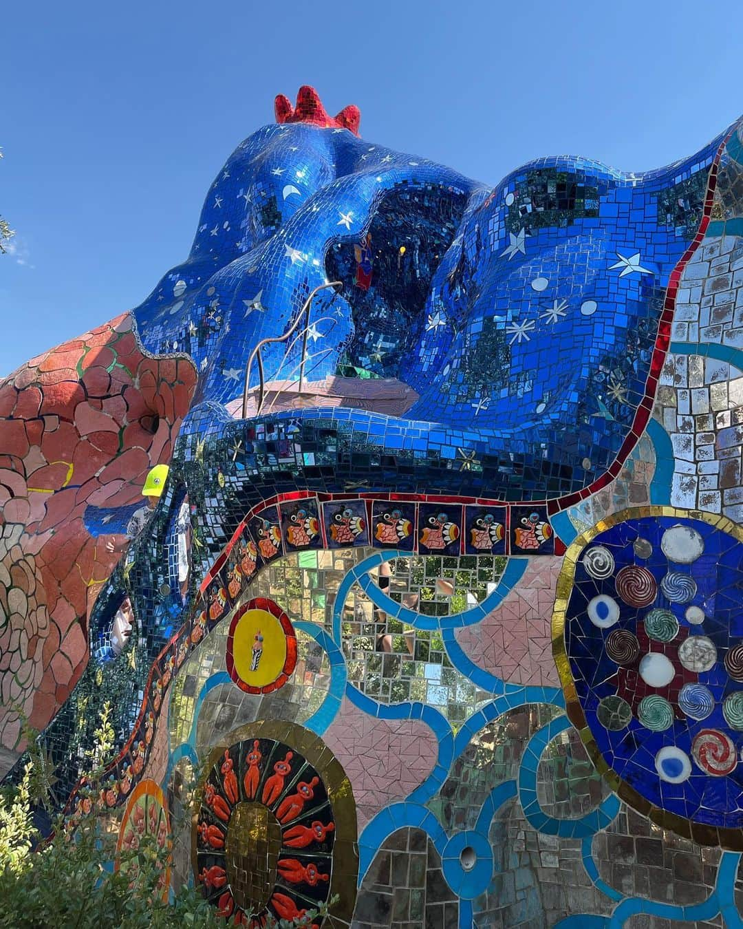 水原希子 さんのインスタグラム写真 - (水原希子 Instagram)「The tarot garden created by Niki de saint phalle🌞🧚🏻❤️」8月21日 19時58分 - i_am_kiko