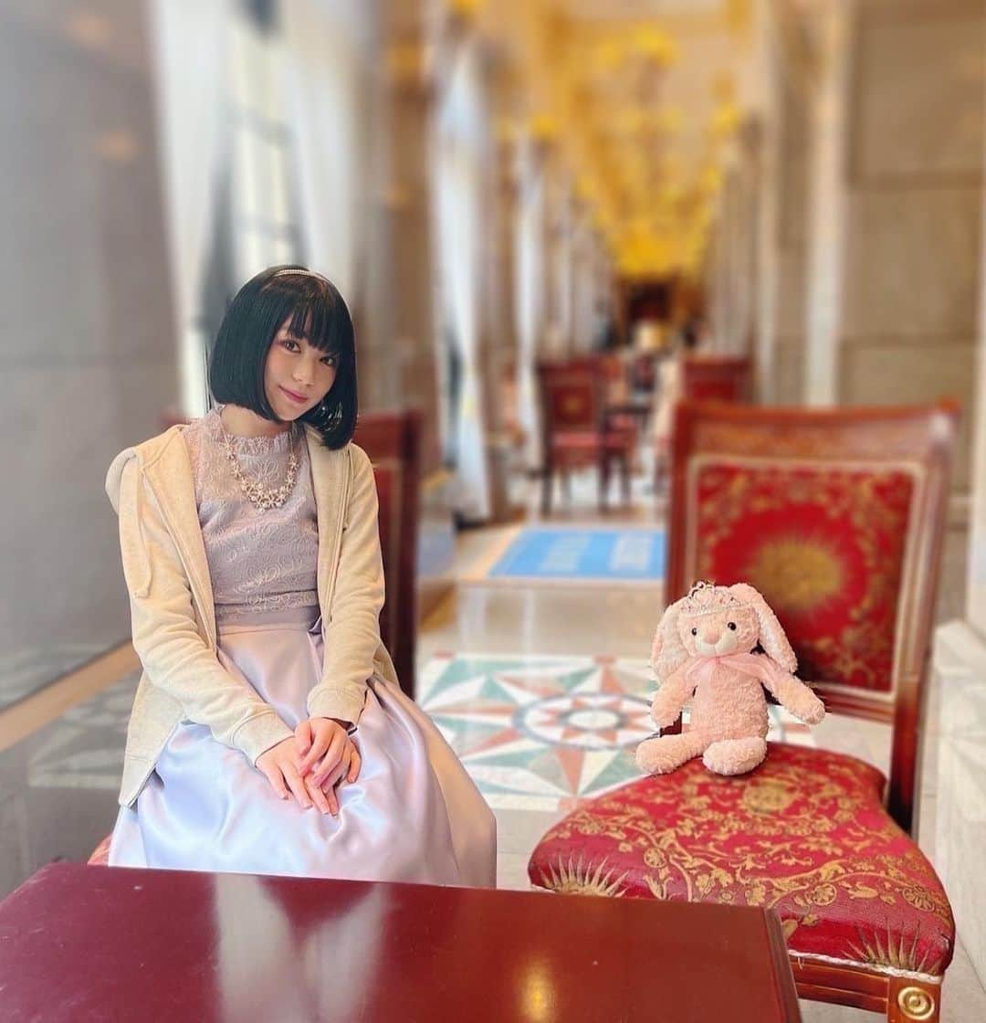 田畑志真さんのインスタグラム写真 - (田畑志真Instagram)「5話のオフショット📸 ドレスアップした花宮とうさぎちゃんです‪‪☺︎‬   #トモダチゲームR4#マネさんカメラ」8月21日 20時03分 - shiima1224