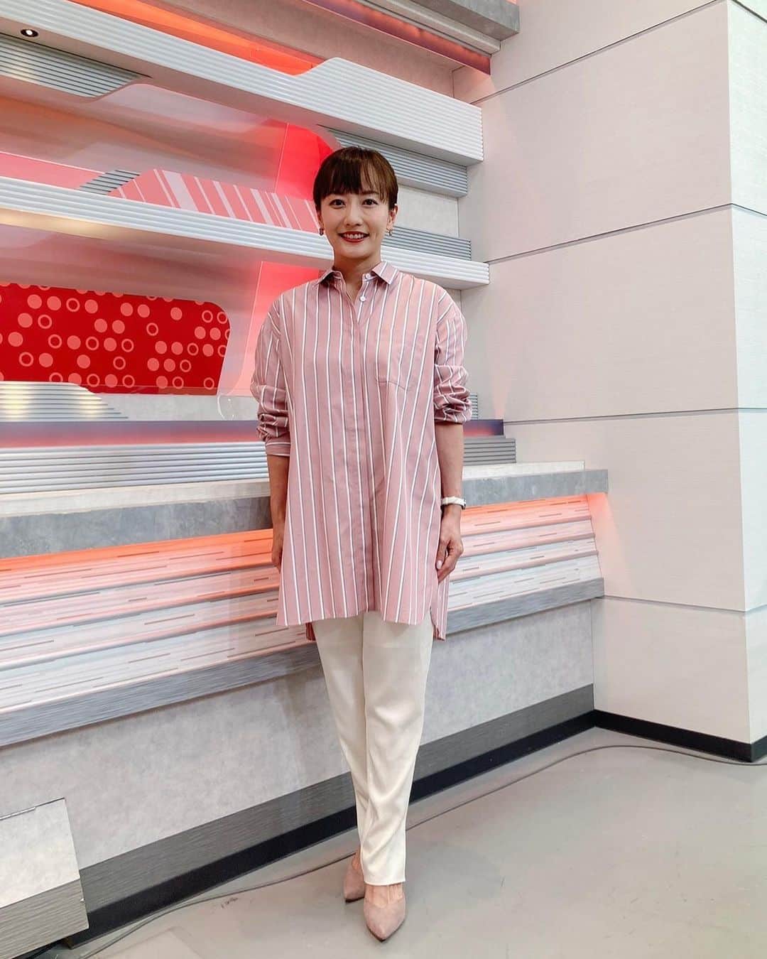島本真衣さんのインスタグラム写真 - (島本真衣Instagram)「今日着用した衣装です。 皆さん、今週も頑張りましょう♪  #シャツ @_parigot_   #ピアス @mayumimurasawa   #パンプス @kanematsu_official」8月21日 20時58分 - mai_shimamoto_ex