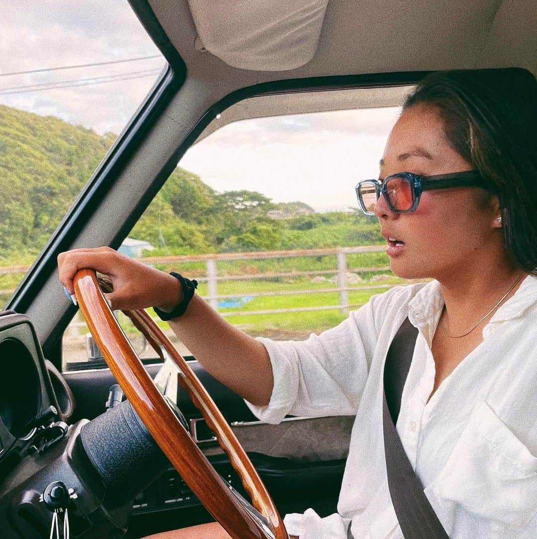 脇田紗良さんのインスタグラム写真 - (脇田紗良Instagram)「2枚目みたいに運転中はだいたい口開いてる🤐  #ランクル60 #ランクル女子 #ランクル　#ナルディ」8月21日 21時09分 - sara_wakita1010
