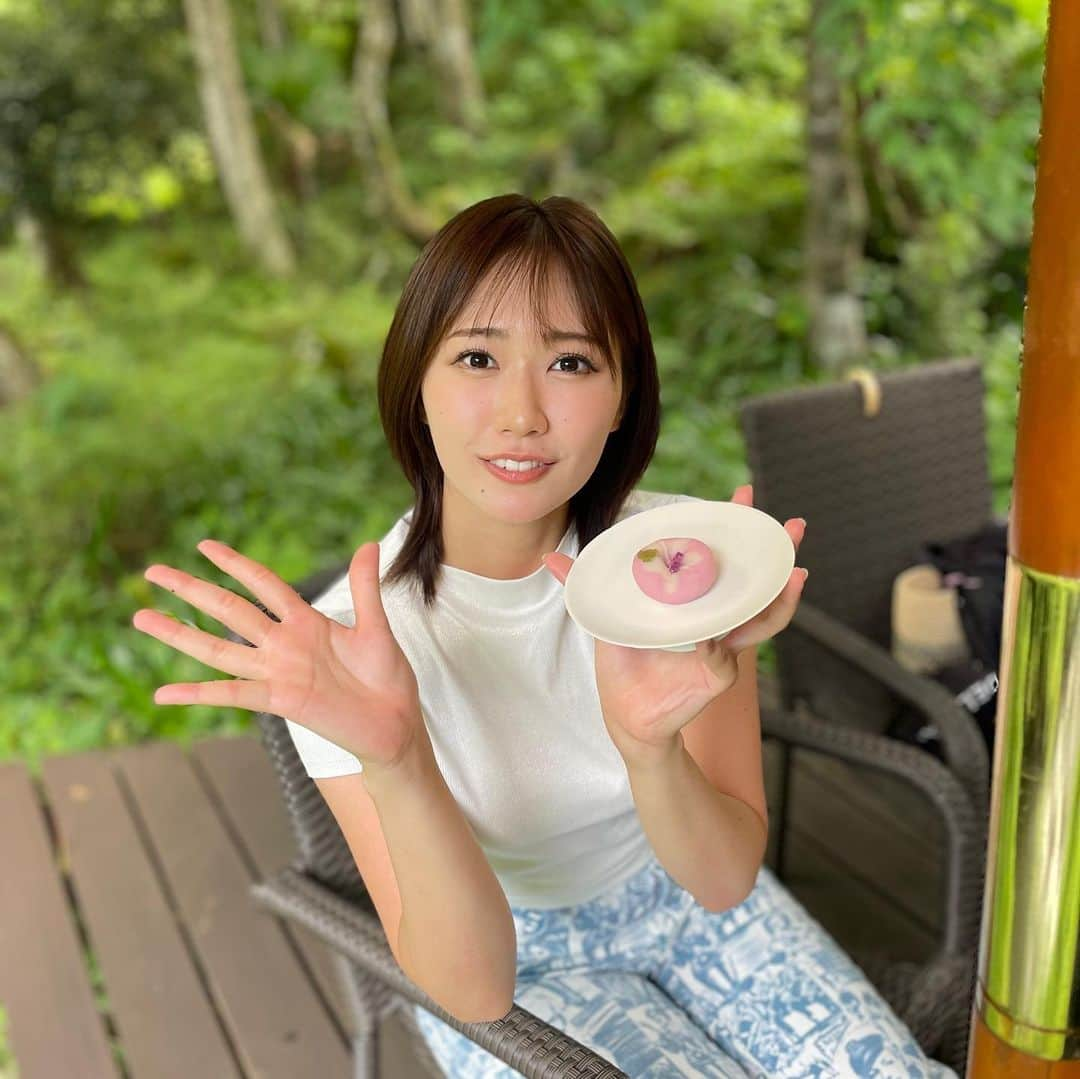 藤澤響花さんのインスタグラム写真 - (藤澤響花Instagram)「季節毎に行きたいところ🍵🌿 ロケーション抜群じゃない？🫶🏻  #カフェ#伊豆カフェ#伊豆グルメ#伊豆旅行#伊豆観光#カフェ巡り#カフェ部#カフェスタグラム#和菓子#和菓子カフェ#抹茶スイーツ#朝顔#自然#田舎カフェ#cafe#くびれボブ  #前髪カット#cafestagram#japanesefood#japan#ınstagood」8月21日 21時13分 - kyoka_fujisawa