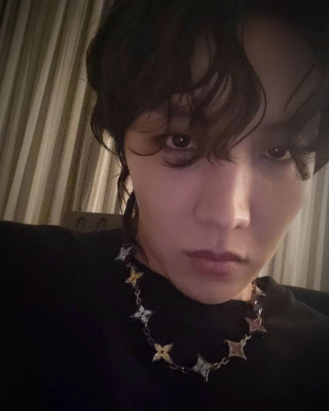 J-HOPEさんのインスタグラム写真 - (J-HOPEInstagram)「selfieee😬✌️mode」8月22日 10時11分 - uarmyhope