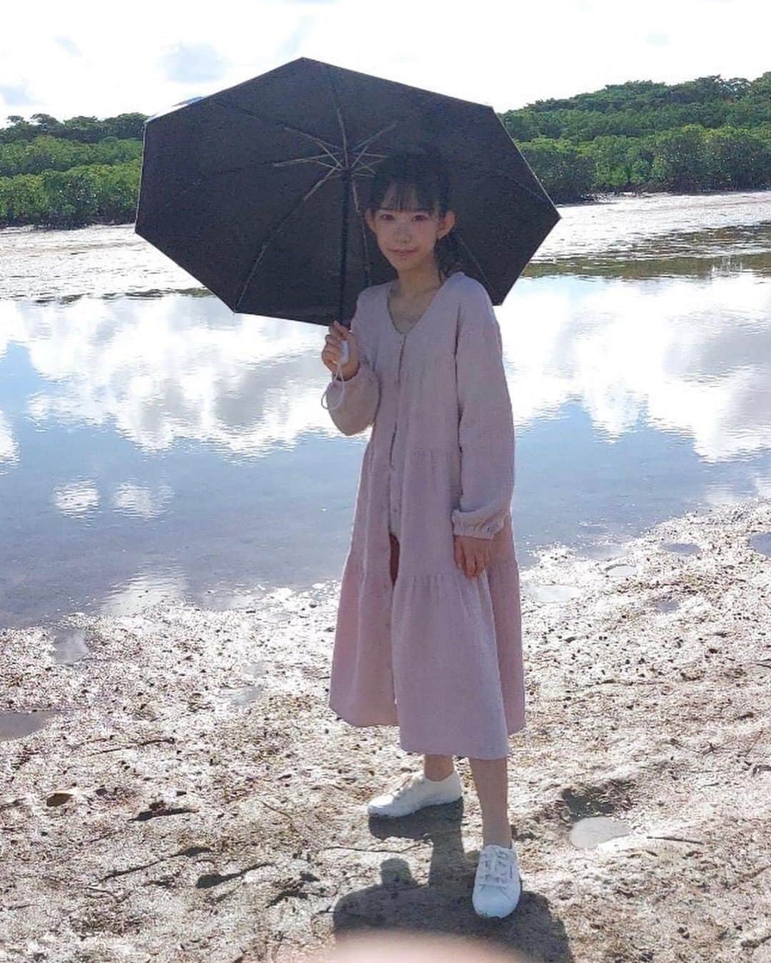 長澤茉里奈さんのインスタグラム写真 - (長澤茉里奈Instagram)「☝️ 指が入ってるんだよなぁ。 まりを。  #石垣島  #5日め #あとちょっと #めっちゃ楽しいよ」8月22日 12時39分 - marinanagasawa1008