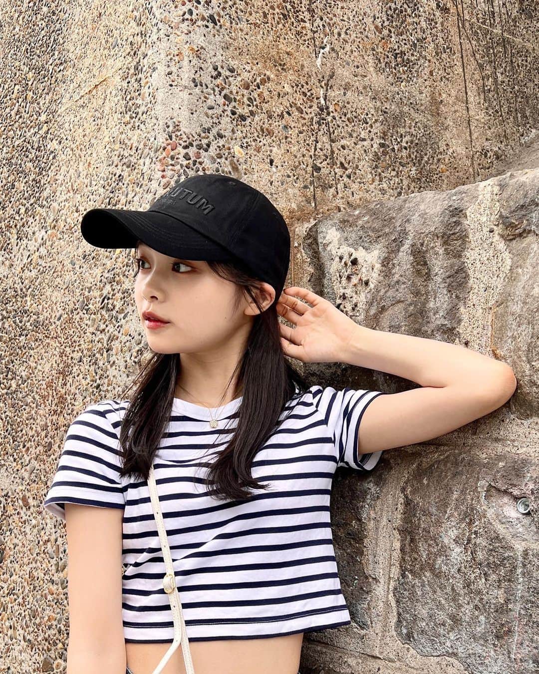 林芽亜里さんのインスタグラム写真 - (林芽亜里Instagram)「🎀 ⁡ 深めのキャップが欲しくて、 たまたま見つけたPOPUPStoreで可愛いのを見つけGETしました🖤 ⁡ ⁡ 韓国で有名なブランドみたい!! この帽子はPOPUP限定ってお店の方が言ってて、「限定」って言葉にもつられました🖐笑 ⁡ ⁡ #林芽亜里 #verutum #Cafune #カフネバック #mycafune   #GU #lilou」8月22日 16時56分 - meari__hayashi