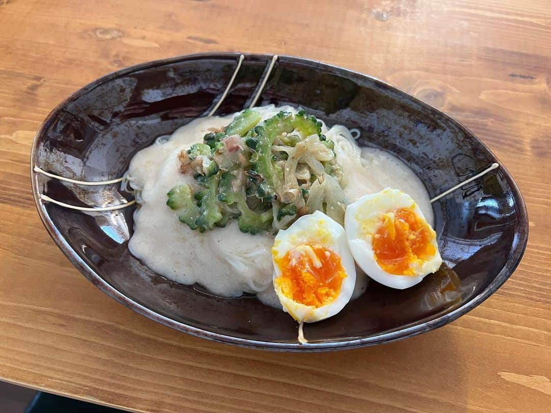 寺田有希さんのインスタグラム写真 - (寺田有希Instagram)「夏の冷やし麺3連発🍜🍝✨  【てら飯メニュー】 ◉オクラとトマトの冷製パスタ ◉夏野菜と牛肉のそうめん ◉とろろとゴーヤそうめん  特に2つ目！ 簡単で美味しかった！🍅✨ 炒めた牛肉と夏野菜を焼肉のタレであえて、 ごま油を絡めたそうめんに乗せただけ！ 是非やってみてね👍✨  #おうちごはん #おうちごはんlover #ランチタイム #おうちランチ #冷たい麺 #冷やし麺 #冷製パスタ #そうめんアレンジ #てら飯 #寺田有希 #teradayuki」8月22日 17時57分 - terada_yuki