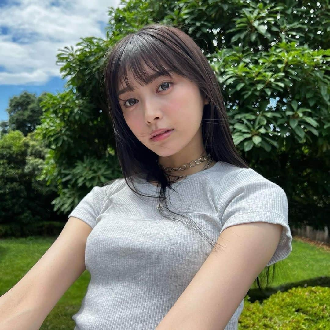 美女naviさんのインスタグラム写真 - (美女naviInstagram)「【美女navi ☻*】#綺麗な景色 🌲🌳 * * 今回ご紹介させていただく方は❤️ 小山璃奈 さん ▶️▷ @rina_koyama_box * * # Repost . . 1枚目謎ポーズ、、笑 ブルー系のコンタクト好きでたまに使うんだけど、馴染み良くて過去1可愛い👑 . . 小山璃奈 さん のアカウントには 他にも素敵な投稿が(*´﹀`) ぜひ覗いてみてくださいね🧡 * * 美女navi掲載希望の方は⇒ @bijo_navi ❤️と # 美女ナビ , # 美女navi タグ付け * 10代限定姉妹アカウント 美少女navi掲載希望の方は⇒ @bishojo_navi 💛と # ビショウジョナビ タグ付け * お願いします✨✨ * * 次回もお楽しみに...😍 * * #アイメイク #カラコン #マスカラ #ロングヘア #黒髪 #黒髪ロング #黒髪女子 #女子力アップ #くびれ #デニムコーデ #スタイル抜群 #モデル体型 #女子力向上 #大人メイク #美脚 #大人可愛いコーデ #tシャツコーデ #おしゃれ女子 #シンプルコーデ #休日の過ごし方 #お出かけ #お出かけコーデ  #映え写真 #映えスポット」8月22日 18時00分 - bijo_navi