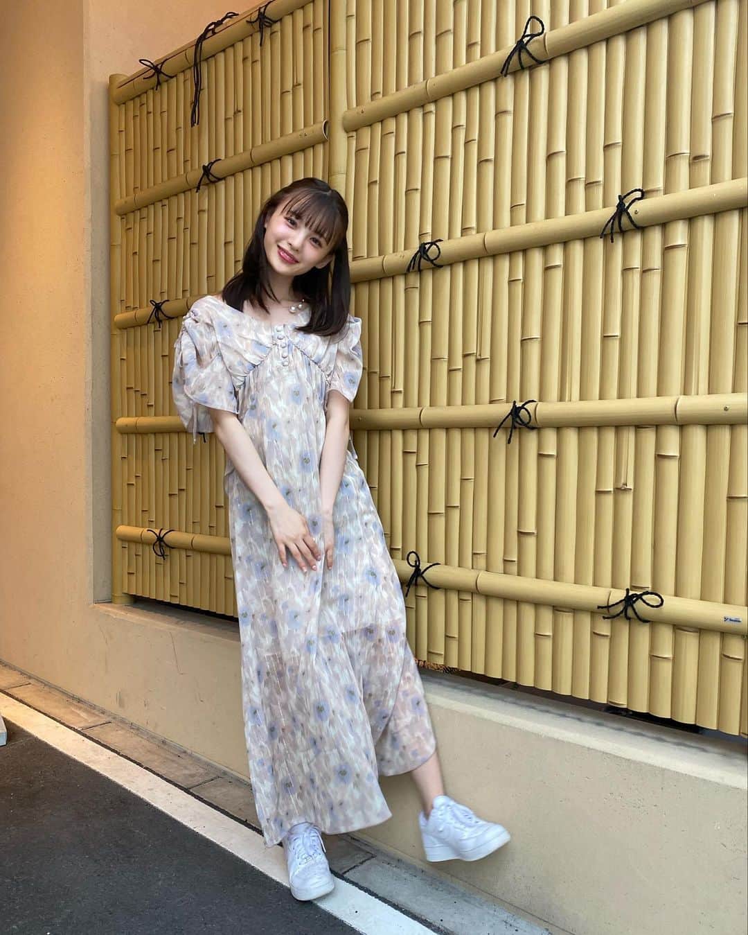 新澤菜央さんのインスタグラム写真 - (新澤菜央Instagram)「ちゃっかりあざといは好きです？？？🫣 ⠀ ⠀ ⠀ 背中がざっくり空いてたり 後ろにスリットが入ってたり、、 後ろ姿がかなりあざといワンピース！！！  前は女の子らしいからずるいコーデです♡  #彼女の私服がかわいい #低身長コーデ #crayme #ハーフツイン #あざとコーデ」8月22日 20時59分 - _shinshin_48