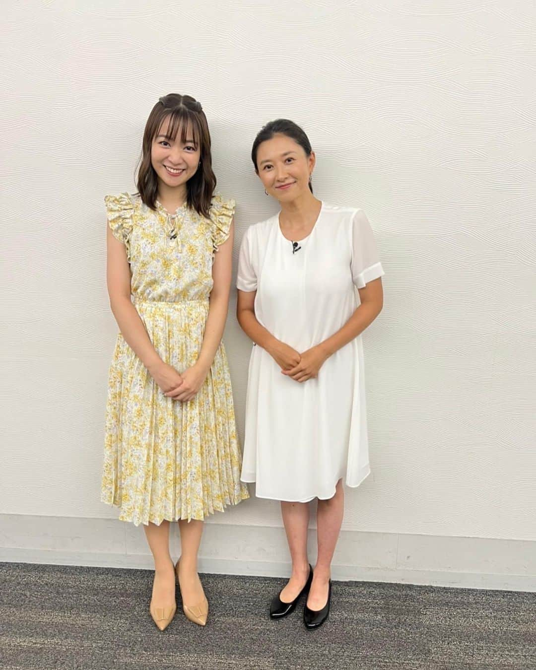 磯貝初奈さんのインスタグラム写真 - (磯貝初奈Instagram)「Qさまをご覧くださった皆様、ありがとうございました🙇‍♂️🙇‍♂️  中学・高校、大学の先輩にあたる菊川怜さんにお会いできました…！これがまたわたしにとってはこの上なく嬉しいことでして🥺🥺 小学生の時からテレビで拝見していた憧れの方で、「桜蔭に受かって東大に行けたら菊川怜さんと同じになれる✨」などと家族にいつも話していたのです。 私の仕事について普段はノーコメントな弟も「初奈ちゃんが菊川怜さんに会えたのか…昔から憧れてたもんね。感慨深いね」と。 お話しできて幸せでした☺️  結果については…録画でご覧になる方もいらっしゃるかもしれないので結果は言わないでおきますね🤫  (ということにさせてください😅笑)  ワンピース　 @joint_space  ピアス @lattice_ lessignes  パンプス @dianashoespress  #qさま #菊川怜　さん  #磯貝初奈」8月22日 21時46分 - hana_isogai