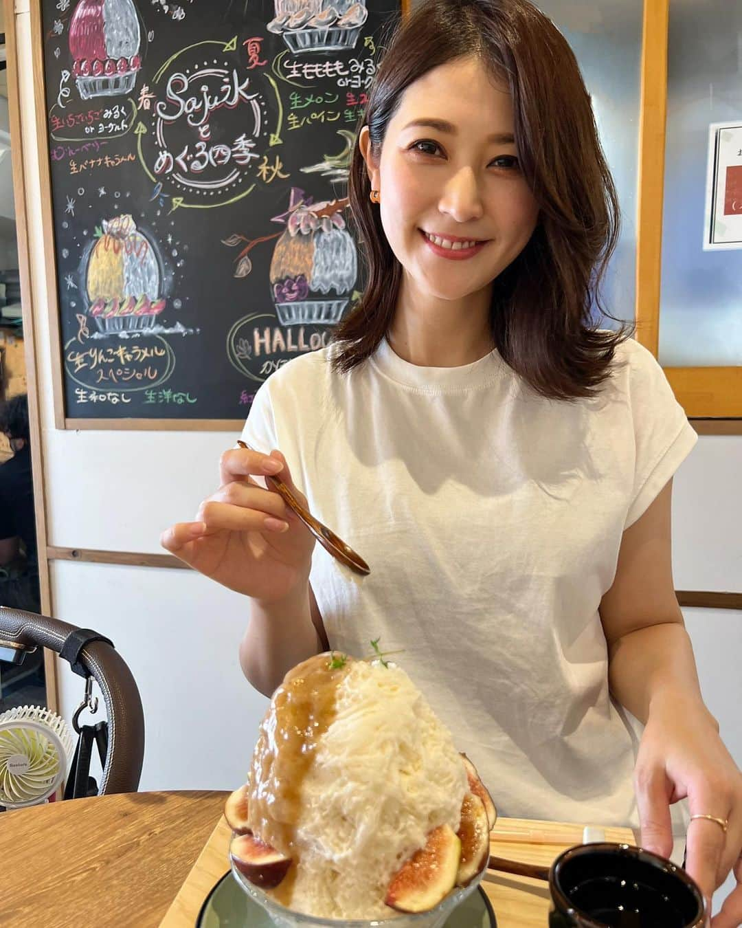 Sayuri（岸岡小百合）さんのインスタグラム写真 - (Sayuri（岸岡小百合）Instagram)「* 日本の夏🎐 かき氷🍧 とても美味しくて感動😭‼️ @cafesaju  私は生いちじくじくクリームチーズをいただきました🥰 お友達は生ももももヨーグルト🥛  あふれんばかりのいちじく。 フルーツの良さをそのまま活かした優しいお味😭❤️ 美味しすぎてびっくりでした！  通年オープンしているかき氷屋さんなので、秋のかき氷も食べに行きたいなぁ🎃  #かき氷 #saju #さじゅ #妙蓮寺　#日本の夏 #茶寿　#cafesaju  #sweets #もも #いちじく」8月22日 23時20分 - sayuuringo