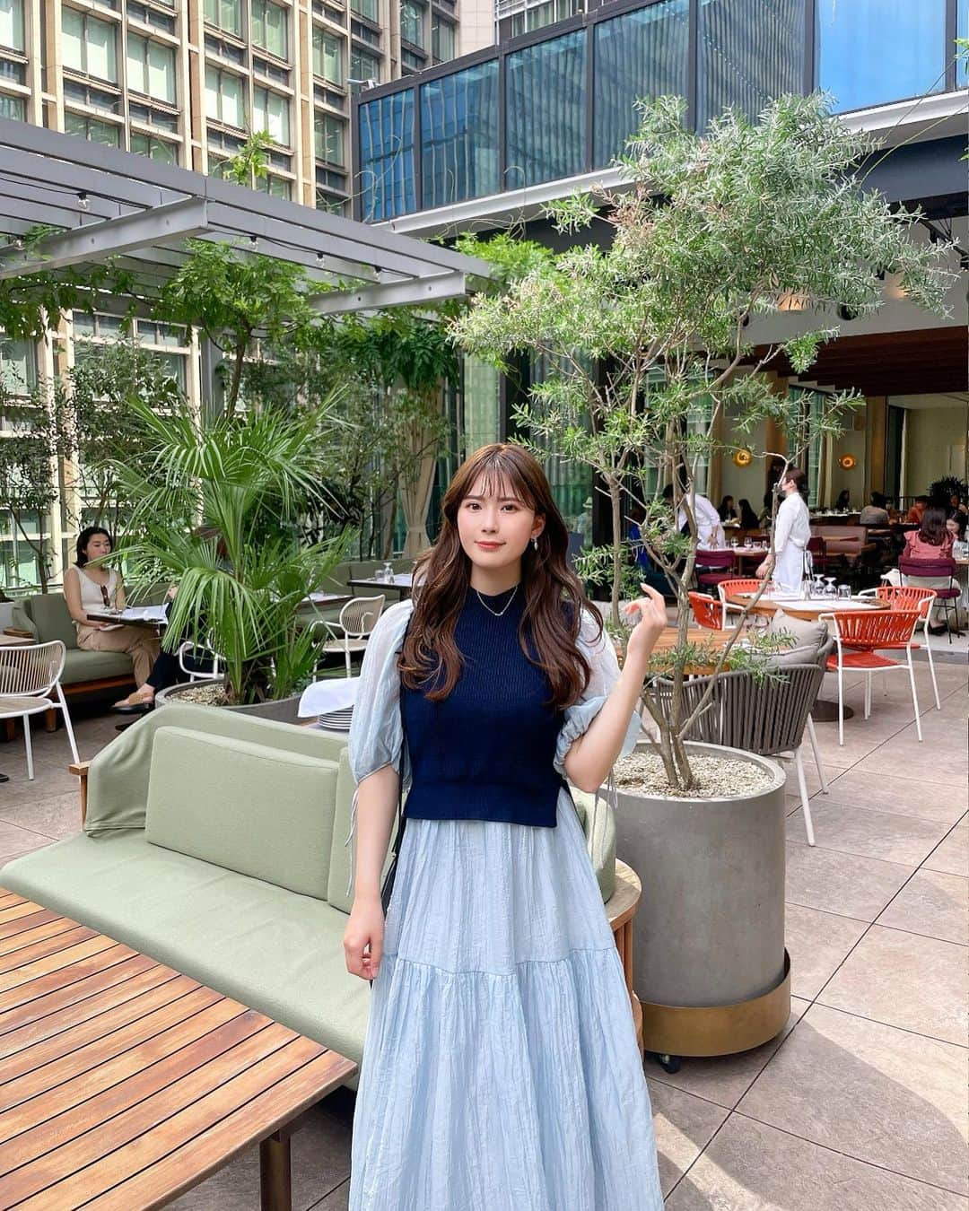 伊藤奈月さんのインスタグラム写真 - (伊藤奈月Instagram)「⁡ テラスランチ大好き🌿 ⁡ オフィスビルに囲まれた立地だから、 タワービル街のオアシス的な感じで グリーンがたくさん🪴🌞 ⁡ よくこのレストラン TV CMのロケ地として 使われてるよね🍽 ⁡ #ランチ  #lunch  #THEUPPER #大手町ランチ  #丸の内ランチ  #東京ランチ」8月22日 23時24分 - naachan__