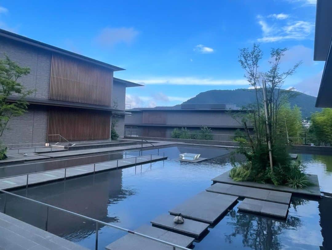 秋定麻紀子さんのインスタグラム写真 - (秋定麻紀子Instagram)「箱根【佳ら久】  2020年Open。  素晴らしい景色を見ながらの温泉とサウナは 特別な時間でした。」8月23日 11時45分 - makiakisada