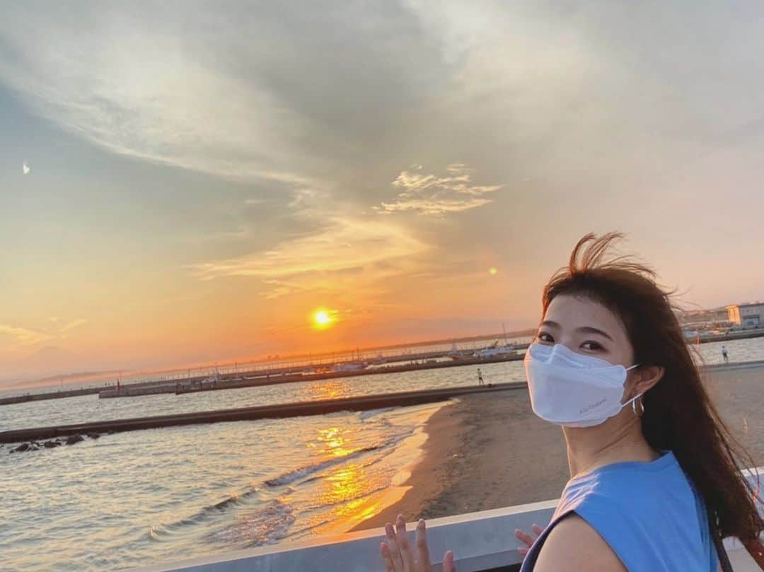 安藤萌々さんのインスタグラム写真 - (安藤萌々Instagram)「この夏したい事リスト、全部叶いそうカモ🦆あ！マンゴーパフェが食べられていないカモ🥭   花火を見るだけ叶わないかと思いきや、 オールスターで見られたの嬉しかったな〜！」8月23日 17時25分 - momo_ando_ex