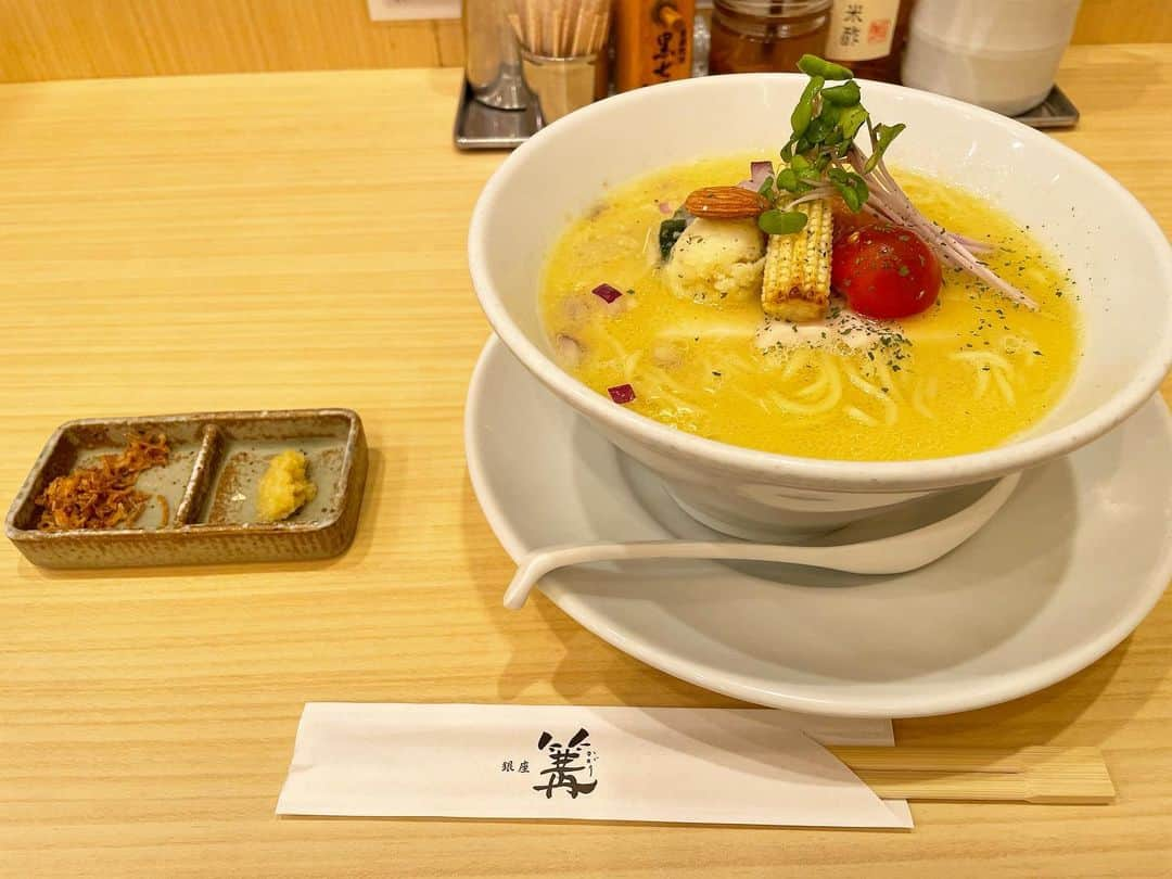 及川奈央さんのインスタグラム写真 - (及川奈央Instagram)「ホワイトニング後の白い食べ物縛り。 調べたら大好きな #鶏白湯ラーメン はOKとの事。 美味しかったー！ #銀座篝」8月23日 20時25分 - naooikawa