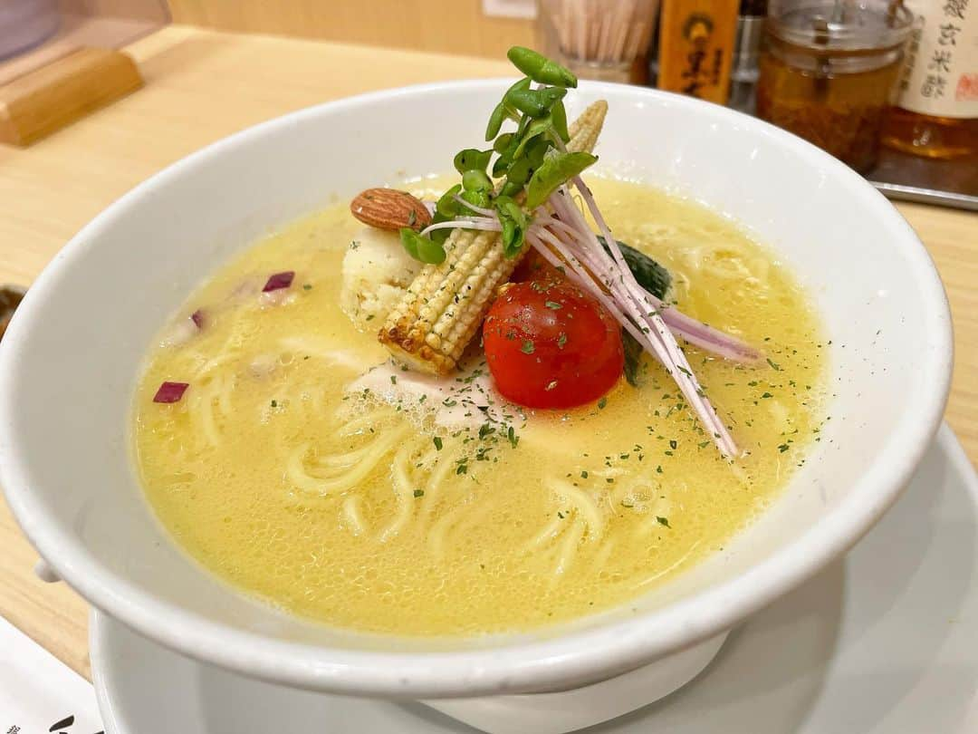 及川奈央さんのインスタグラム写真 - (及川奈央Instagram)「ホワイトニング後の白い食べ物縛り。 調べたら大好きな #鶏白湯ラーメン はOKとの事。 美味しかったー！ #銀座篝」8月23日 20時25分 - naooikawa