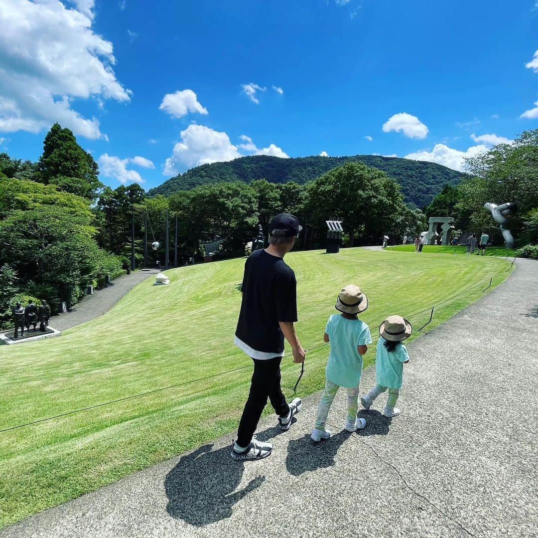 田村淳さんのインスタグラム写真 - (田村淳Instagram)「箱根彫刻の森美術館に行ってきました！ 子供たちが目を輝かせながら作品を見てました！これ何？と聞かれても何だろね？としか答えられないパパw」8月23日 20時59分 - atsushilb