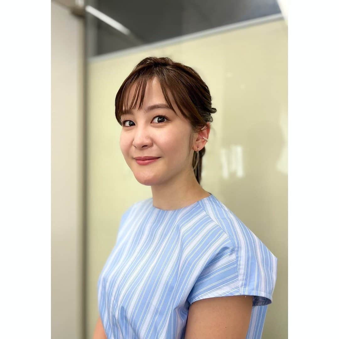 林美桜さんのインスタグラム写真 - (林美桜Instagram)「. 風がもう秋だ…🙂 . #ワイドスクランブル #衣装 1.2 ブラウス・スカート @celford_official アクセサリー @_melee_jewelry 3.4 ブラウス @milaowen_official スカート @cheek.official アクセサリー @ete_official #衣装#アナウンサー#テレビ朝日#ワイドスクランブル#ブラウス#スカート#ワンピース#アクセサリー#夏コーデ#ootd#fashion#아나운서 #장마#오오티디#코데#데일리룩#패션#코디스타그램#가을」8月23日 21時20分 - miou0hayashi