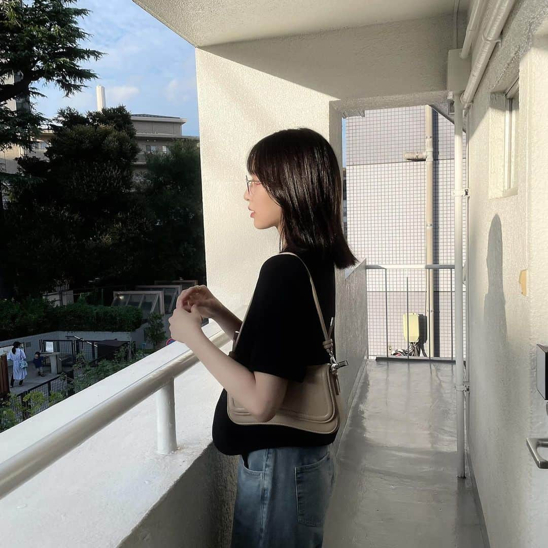 越智ゆらの（ゆらゆら）さんのインスタグラム写真 - (越智ゆらの（ゆらゆら）Instagram)「暑くて溶けそうだった今日🧈 ⁡ クリーミィないろは 大人っぽくも可愛くも 持てるから好きです🪡 ⁡ ⁡ ⁡ @olu.myself  #ootd #shoulderbag  #oludot #olu22ss」8月23日 21時31分 - yula1018