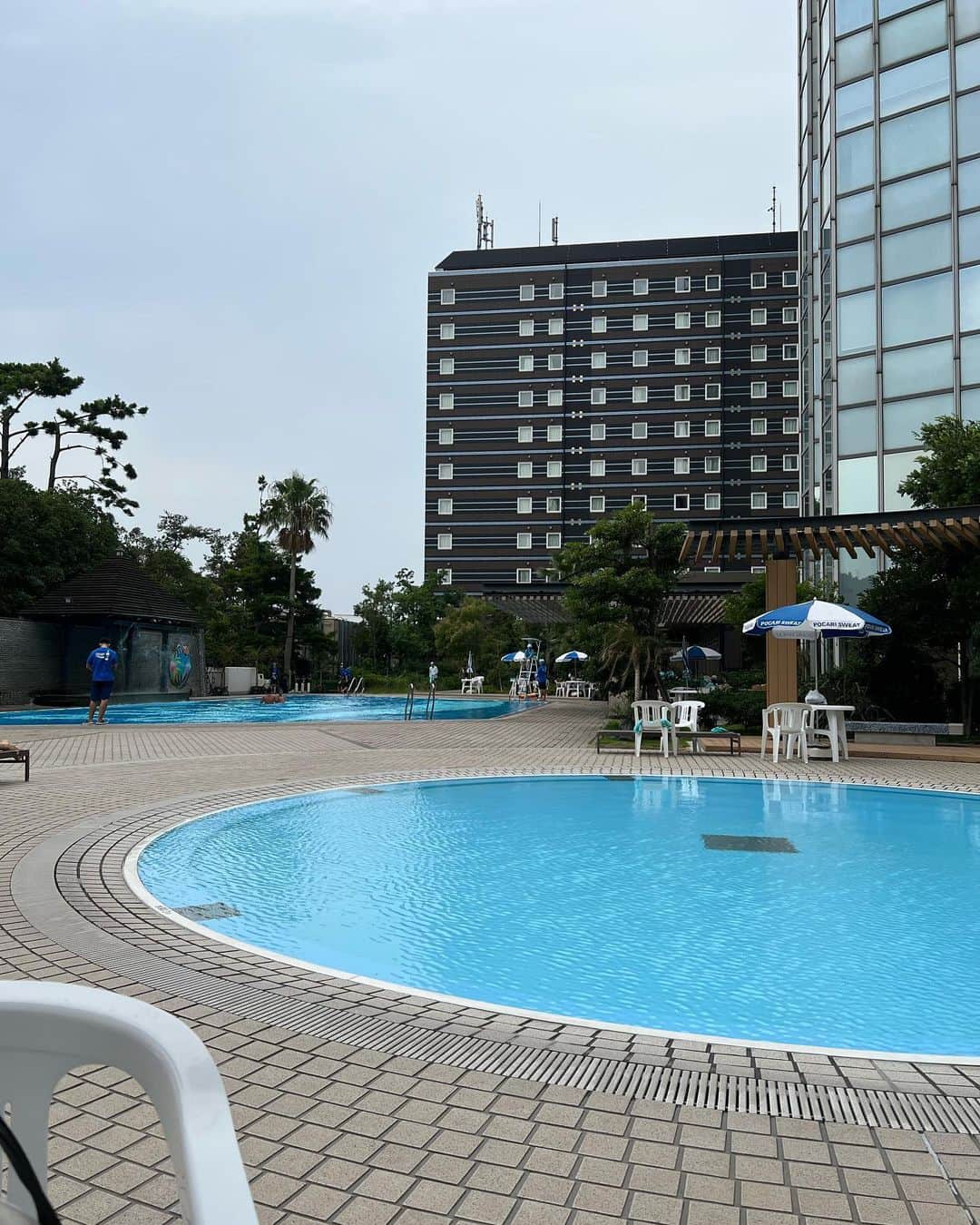 ImotoEtsuyo さんのインスタグラム写真 - (ImotoEtsuyo Instagram)「#おはようございます  ・ 先週，今年初のプールに 行きました。 （もう夏が終わってしまいそうですが…）  ・ ゴルフもいいけど たまにはプールも良いですね。 ・ 続きはまた 別投稿しますね。 ・ #ポカリスエットプール #pocarisweat  #pool  #summer  #プール  #夏  #水着 #ビキニ  #夏コーデ  #夏休み #大人水着  #スイムウェア  #大人女子」8月24日 7時01分 - bisuhada