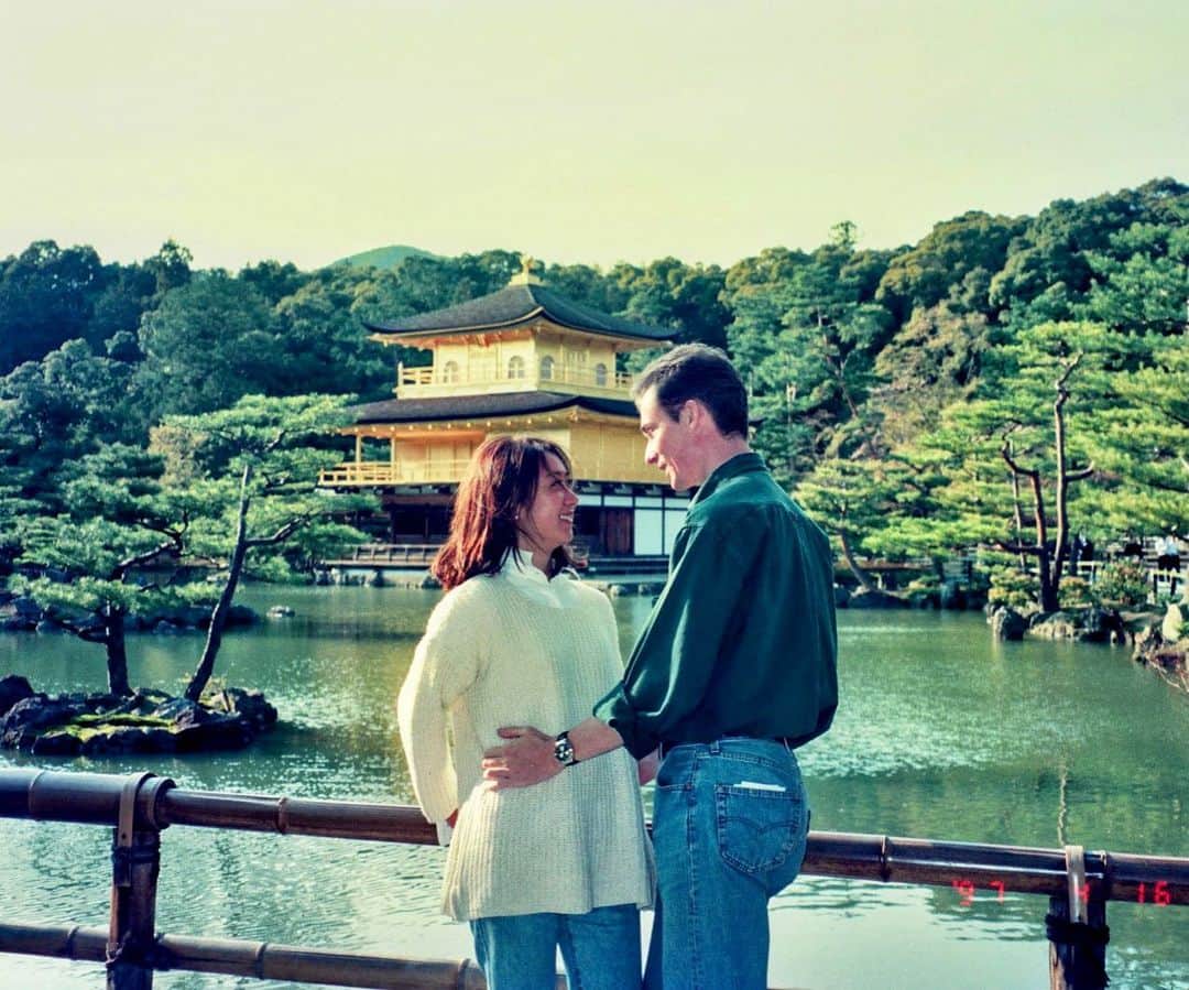 りありこさんのインスタグラム写真 - (りありこInstagram)「新婚時代 写真の古さが気になる😂 25年前の京都です。  ダディが帰国した時動画アップしたので是非！  たくさんコメントありがとうございます😊ダディ連れて色々回ろうと思います。  #りありこチャンネル」8月24日 17時13分 - leahrikophoto