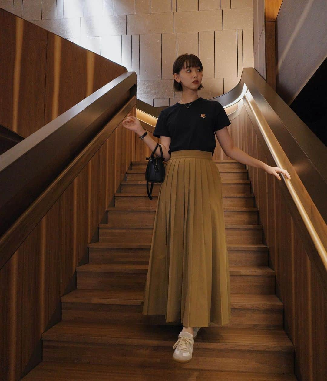 江野沢愛美さんのインスタグラム写真 - (江野沢愛美Instagram)「私服で着てみたARUMDYお気に入りスカート。 北海道は涼しくて秋服全然着れました❣️  ベージュはカジュアル合わせだとよりかわいい❤︎ #念願のしめパフェ #足は引いたら隠れちゃっただけ」8月24日 17時17分 - enosawa_manami