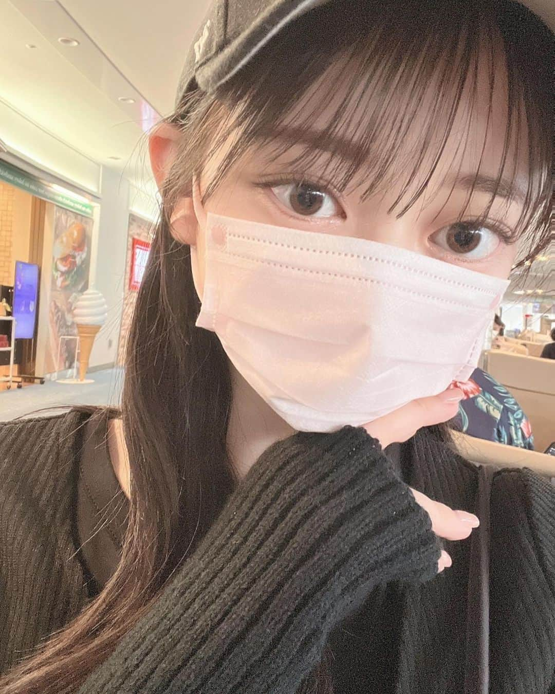 高比良由菜さんのインスタグラム写真 - (高比良由菜Instagram)「・ この日はストリートな気分だった から黒多めのコーデにしたよ⸜♡⸝  久しぶりに帽子も被って テンションあがってた^^  ∴∵∴ ୨୧ ∴∵∴ ୨୧ ∴∵∴ ୨୧ ∴∵∴ #高比良由菜#ゆなな#ニコラ#nicola#ニコモ#ニコラ9月号発売中#」8月24日 19時34分 - yuna_takahira_official