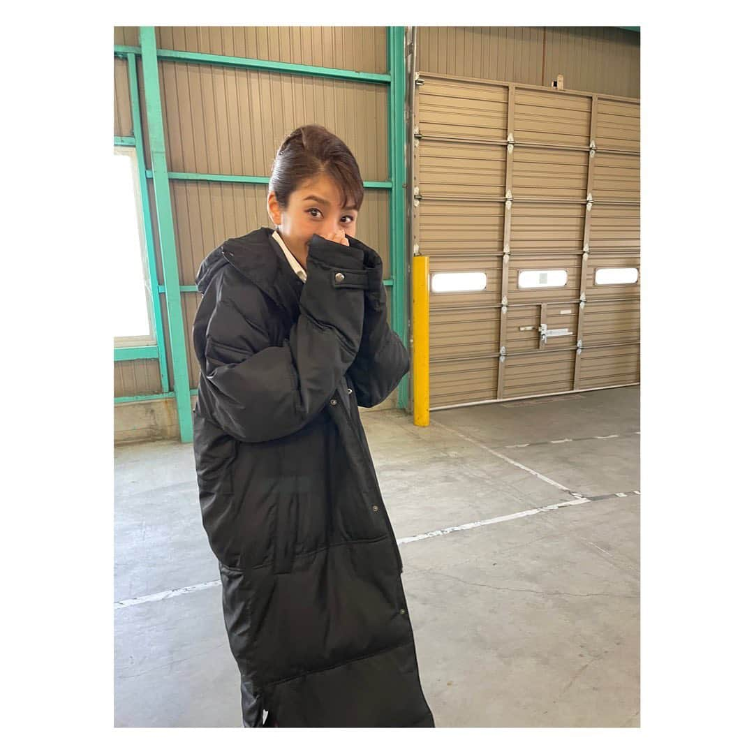 岡副麻希さんのインスタグラム写真 - (岡副麻希Instagram)「. 東海オンエアさんの グレーゾーン・アイランドシリーズ各話に 解 説子役で選挙の解説を務めさせていただきました🎤  ⁡選挙、投票のあれこれについて、 東海オンエアさんだからこそできる 親しみやすく学べるストーリーとなっています☺️ 慣れないドラマ仕立ての撮影で 本当に助けてもらってばかりでした… ありがとうございました！  p.s. 髪型、メイクで赤いライナーをひいたりと メイクさんとも相談しながら解説子を創っていきました💄 一番はじめに作った眼鏡が赤メガネ。 おとなになってからはじめての赤メガネでした🫣🍎 ⁡ ⁡ #東海オンエア　さん #グレーゾーンアイランド  #選挙#投票 #赤メガネ  ⁡ ⁡ ⁡ ⁡ ⁡ ⁡」8月24日 20時52分 - maki_okazoe_official