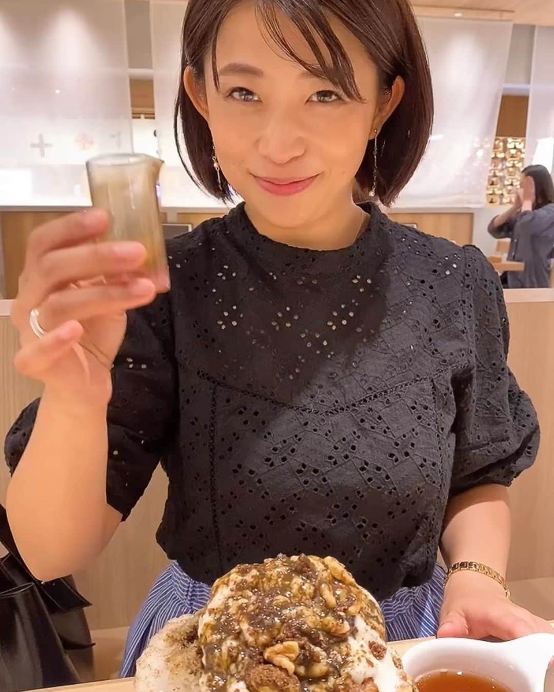 範田紗々さんのインスタグラム写真 - (範田紗々Instagram)「今年の夏はあまり🍧食べてなくて🥺 どうしてもかき氷食べたいです‼️とワガママ🤣 #ほうじ茶かき氷」8月25日 8時01分 - handa_sasa