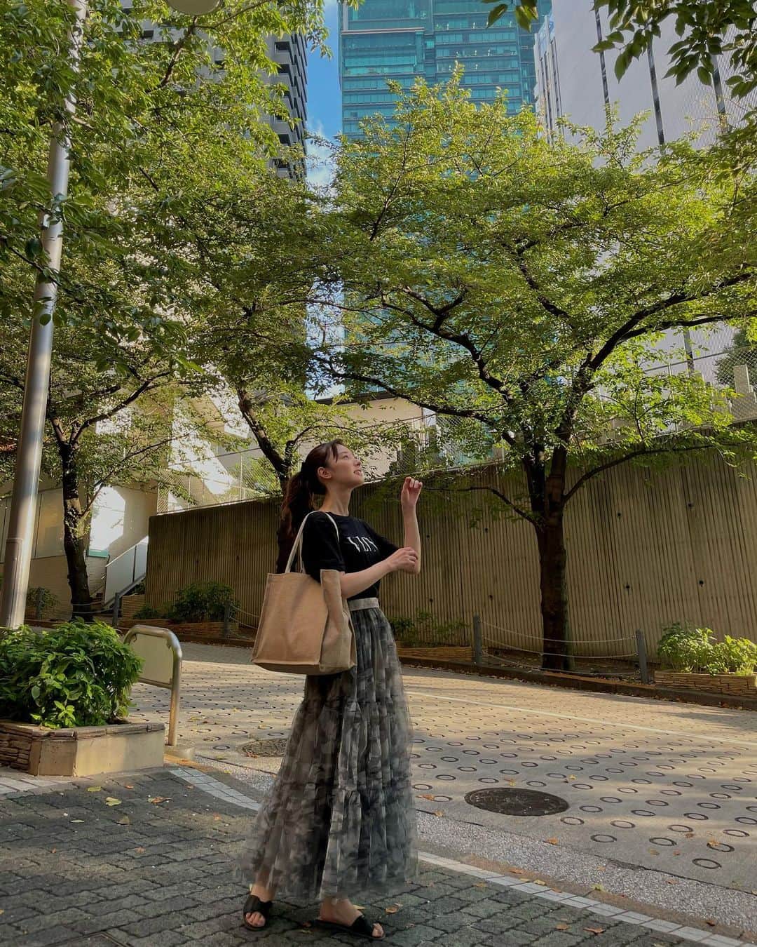 宮本茉由さんのインスタグラム写真 - (宮本茉由Instagram)「. ずっと着たかったスカートをやっと着られた〜な日🪐  髪がだいぶ伸びました✌︎」8月25日 11時27分 - mayu_miyamoto_official