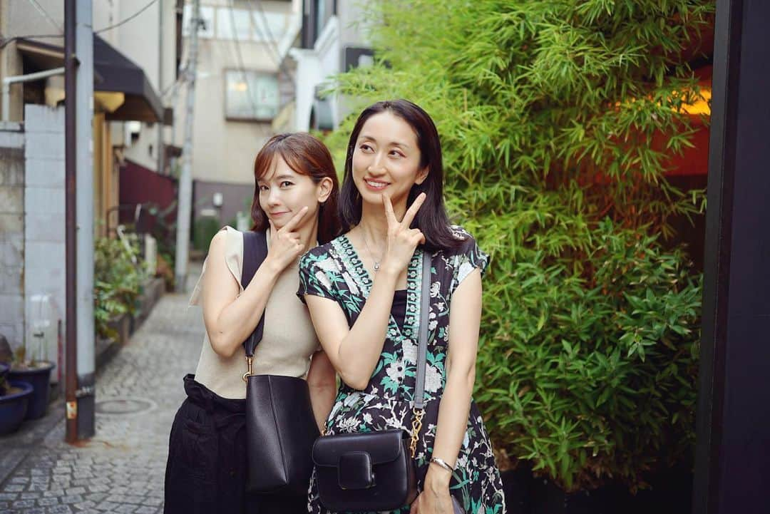 Ms.OOJAさんのインスタグラム写真 - (Ms.OOJAInstagram)「昭和が来てる、絶対！(確信) with @yurinakamurawoori   #昭和ポーズ　#流しのOOJA #中村ゆり」8月25日 16時45分 - msoojafaith