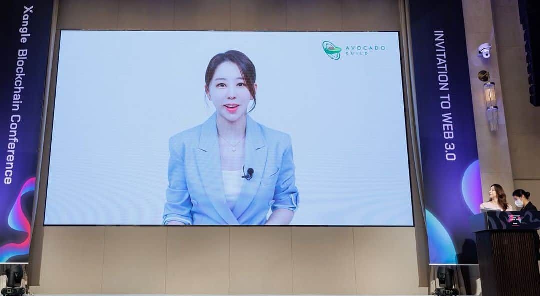 ファン・ボミさんのインスタグラム写真 - (ファン・ボミInstagram)「. #KoreanBlockchainWeek2022 기간 동안  메인 행사 중 하나인 #XangleBlockchainConference 에 진행자로 함께 했습니다.🎤  5시간 full time 진행에 레드불 수혈해가며?🥤 귀 쫑긋 세우고 crypto scene 현주소와 문제점, 극복 방안에 대해 들어봤는데요, 평소 crypto scene에 관심이 있었기에 관련 주제들이 더욱 흥미롭게 다가왔습니다.😀  저도 그동안 공부한 것들을 바탕으로 speech 전후로 열심히 멘트에 녹여봤는데요, 편안하게 진행을 잘 해주었단 코멘트에 공부한 보람 200%! (칭찬에 약한 뽐고래🐳) 벗뜨 오후 세션은 영어 진행이라 전부 알아듣지는 못한.. 결론은 영어 공부 더 열심히 하자!!🤣  #KBW2022 #xangle #crypto #web3 #nft #blockchain #mc뽐」8月25日 17時46分 - bominism71