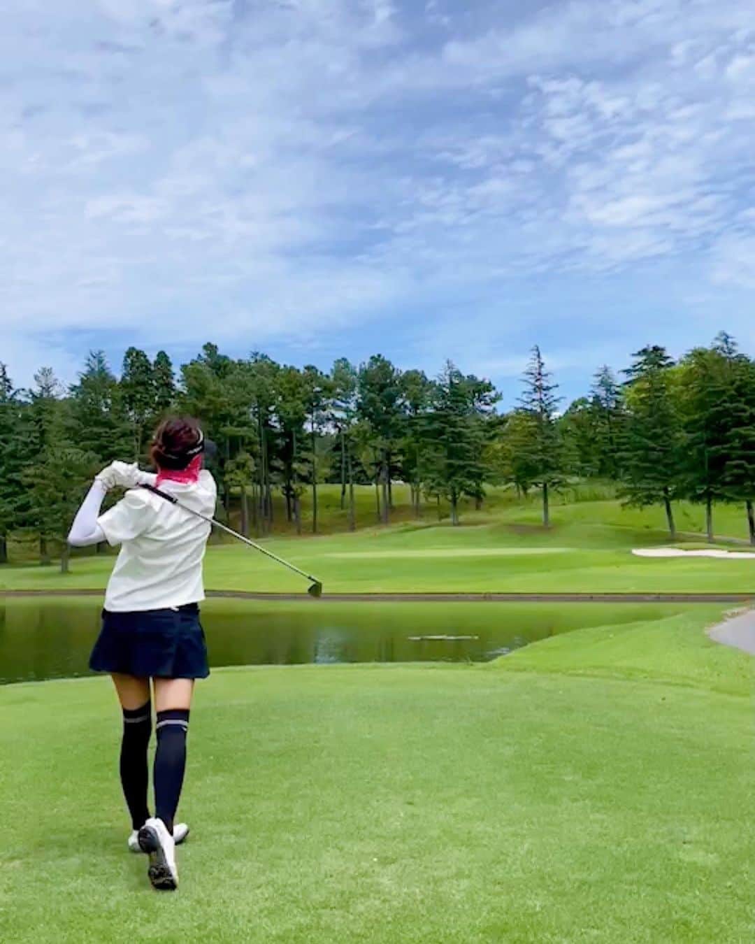 狩野舞子さんのインスタグラム写真 - (狩野舞子Instagram)「・ 先月のもっちーさんとのゴルフ⛳️ この日の姉さんの肩は、それはそれはいかっておりました💪（デザイン） ・ #golf #ゴルフ #もっちー #まいまい #noppomaikogolf」8月25日 18時00分 - kanochan715