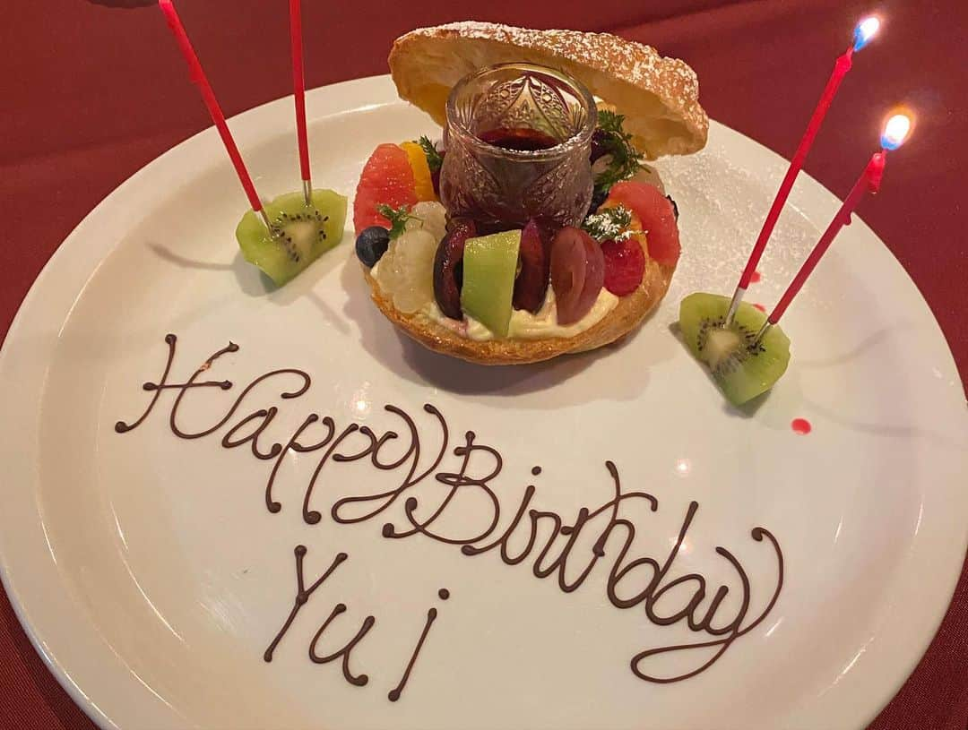 波多野結衣さんのインスタグラム写真 - (波多野結衣Instagram)「ここたんにお誕生日のお祝いしてもらいました😭❤️  同じ事務所で同期の私達🥰  共演は実はした事ないけど、他のお仕事等で一緒になったり 昔台湾行ったのも良い想い出☺❤️  今でも仲良くしてくれて、最近更に一緒に遊んだり出来て嬉しい🥺✨  お誕生日のプレートも嬉しいし、プレゼントも私が好きな物把握しててくれてめちゃくちゃ可愛い猫耳サウナハットと料理するのでDiorのお皿いただいて幸せ…🥲💓  猫耳サウナハット実はもうかぶって1人でサウナはいったんだ〜🥰 お揃いでかぶってサウナ行くのが夢です…！🥺笑  大切に使わせてもらいます🎁❤️ 本当にありがとう🥰そしてこれからも仲良くしてね🤗💓 . . #お誕生日 #サプライズ  #ありがとう #猫耳サウナハット  #お皿 #可愛いしかない  #souldressing #ソウルドレッシング」8月25日 19時24分 - hatachan524