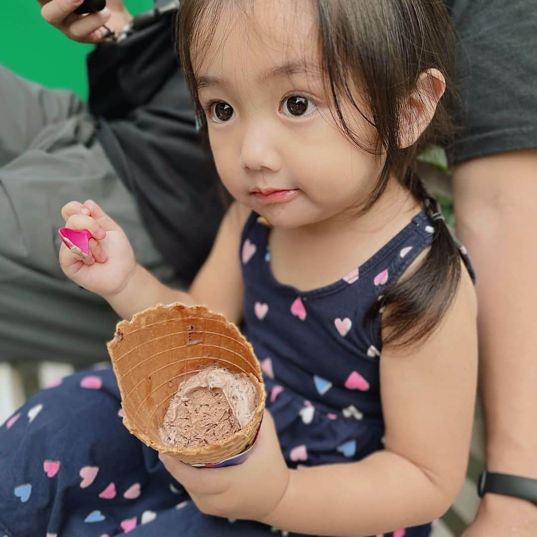 chayさんのインスタグラム写真 - (chayInstagram)「姪っ子ちゃん🥰🍦 大きくなりました✌️  #姪っ子 ちゃん #baby #赤ちゃん」8月25日 21時23分 - chay1023_official