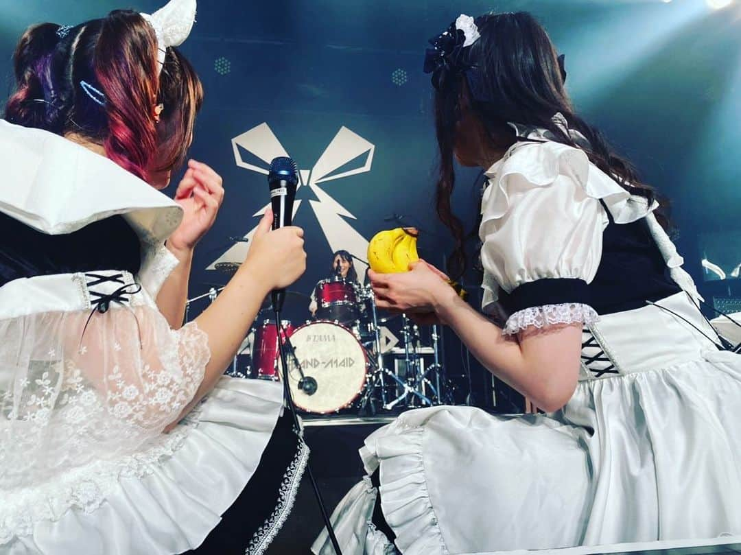 遠乃歌波さんのインスタグラム写真 - (遠乃歌波Instagram)「本日は BAND-MAID PRE US OKYUJI in JAPAN 愛知DIAMOND HALLお給仕へご帰宅いただきありがとうございました💞  今日もとっても楽しい一日になりました(*´꒳`*)✨  大阪とセットリストが違うんですが、個人的には3セクション目がとっても大変疲れる曲達が続きまして…!!笑 大変でした！！🤣w うむ！修行修行！！でもそれが楽しいのです♫  お久しぶりに愛知に帰れて嬉しかったです💕 またお会いしましょう(｀･ω･´)ﾉ✨✨  #bandmaid #japaneserock  #prs」8月25日 23時02分 - kanami_bandmaid