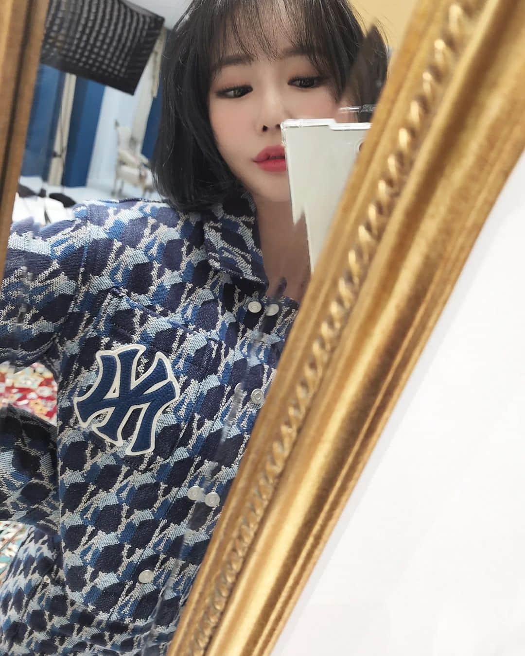 Han Ga Eunさんのインスタグラム写真 - (Han Ga EunInstagram)「가을이 다왔네요 새로운 스타일링을 받는건 늘 즐거운일이예요  #협찬 #MLBKOREA #MLBCREW #MLB모노그램 #MLB데님 #MLB스커트 #MLB셋업」8月26日 16時34分 - gaeungbebe