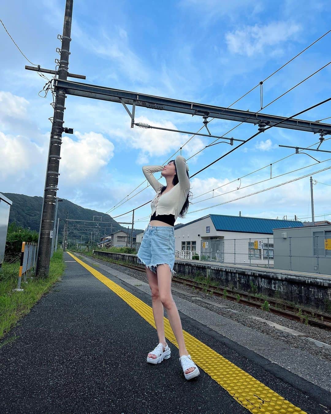 岩﨑名美さんのインスタグラム写真 - (岩﨑名美Instagram)「夏の夕方だいすきマン🫥🫥✌︎」8月26日 17時55分 - nami_iwasaki