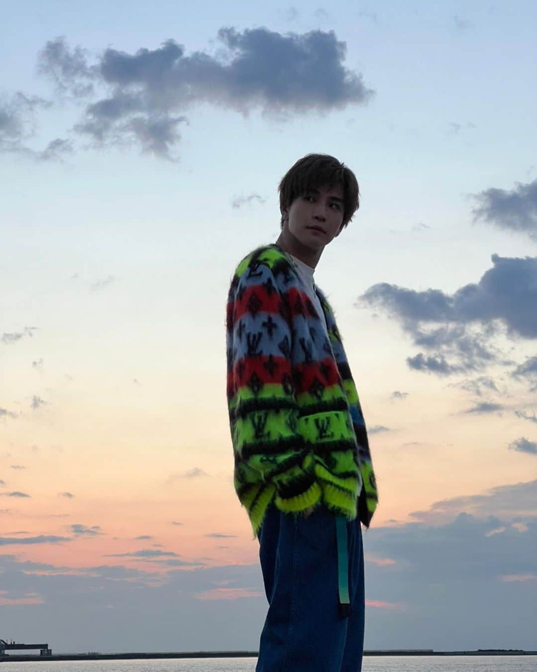 岩田剛典さんのインスタグラム写真 - (岩田剛典Instagram)「『Ready？』Music Video out now🎧  先行配信曲『Ready?』の音源&ミュージックビデオが公開されました！  ドライブのお供に是非🚘✨  聴いてねー☕️  今秋のツアーでのパフォーマンスを楽しみにしていてください✨  #ready #offshot #bemyguest」8月26日 18時00分 - takanori_iwata_official