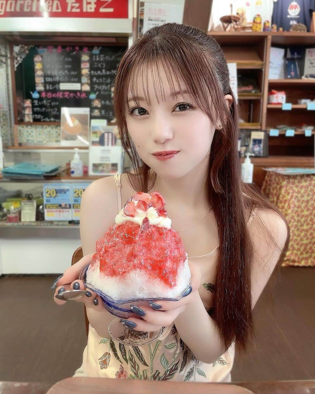 萩田帆風さんのインスタグラム写真 - (萩田帆風Instagram)「. 生いちごかき氷〜🍓  美味しかった知覚過敏じゃないから かき氷早食い勢です🍧」8月26日 19時01分 - honchandaayo