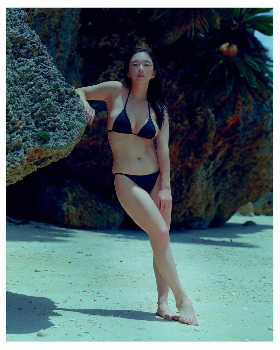 園都さんのインスタグラム写真 - (園都Instagram)「private beach.  わたし、黒のビキニが好きみたい🖤  #グラビア #園都 #gravure #okinawa #bikini #victoriasecret #miyakosono」8月26日 20時10分 - miyakosono_official