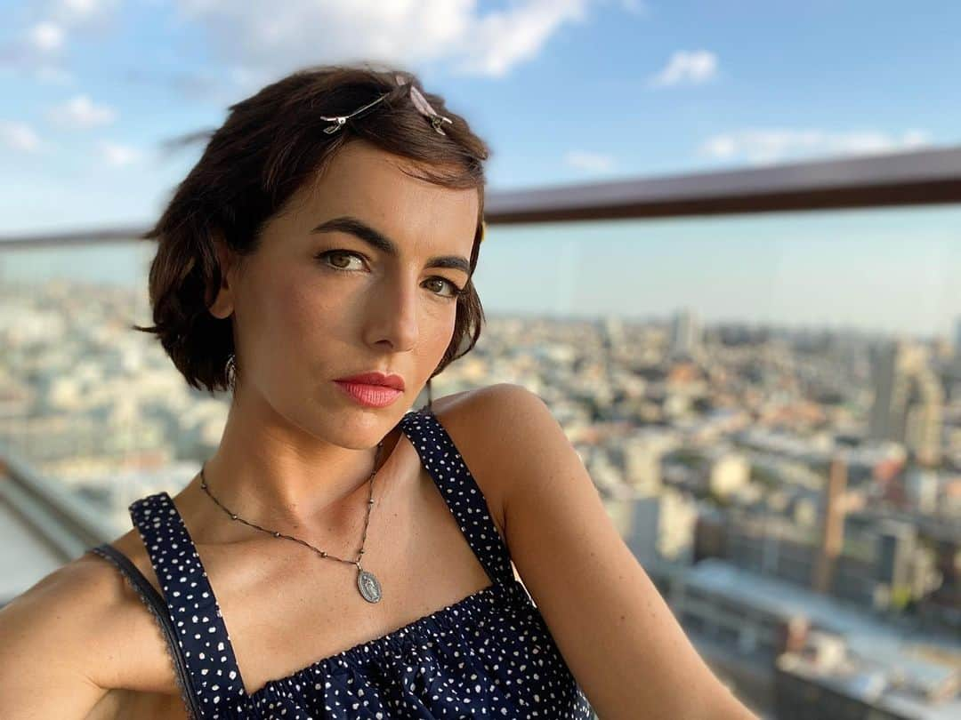 カミーラ・ベルさんのインスタグラム写真 - (カミーラ・ベルInstagram)「She’s ready for her closeup and a sunset 🌆➡️」8月26日 20時44分 - camillabelle