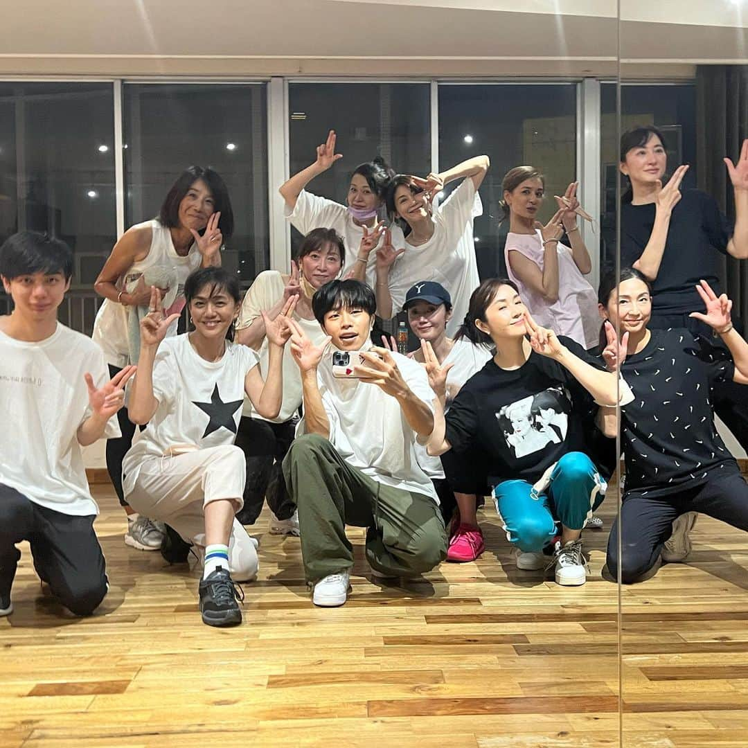 前田典子さんのインスタグラム写真 - (前田典子Instagram)「#いい汗かいた💦 #kpopダンス部　🕺🕺🕺 @yuyayuya722 先生 #ありがとう💕 #めちゃくちゃ楽しかった😆 #thatthat の曲を練習したよ❣️ 次回は#twice 💕 #feelspecial やりたい 先生のプリップリの ダンスが　🕺 めちゃ可愛いー😍って みんな煩かったわ🤣💕」8月26日 20時53分 - maenorichang