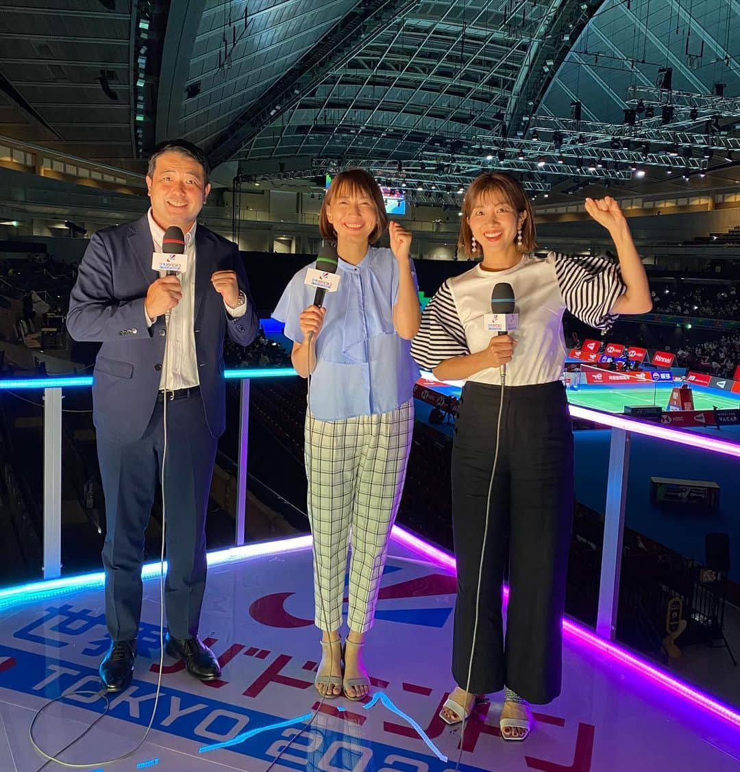 潮田玲子さんのインスタグラム写真 - (潮田玲子Instagram)「世界バドミントン東京🏸 本日はメダル確定となる試合でした！ 永原松本ペア、渡辺東野ペア、そして山口茜選手がベスト4進出と素晴らしい戦いぶりでした‼️🏸🙏😍 その模様はこの後深夜2時20分〜テレビ朝日にて地上波放送されます🏸 私たちも残り2日！応援頑張りまーす📣  頑張れニッポン🇯🇵🇯🇵🇯🇵  #世界バドミントン #東京体育館 #テレビ朝日 #応援キャスター」8月26日 22時20分 - reikoshiota_official