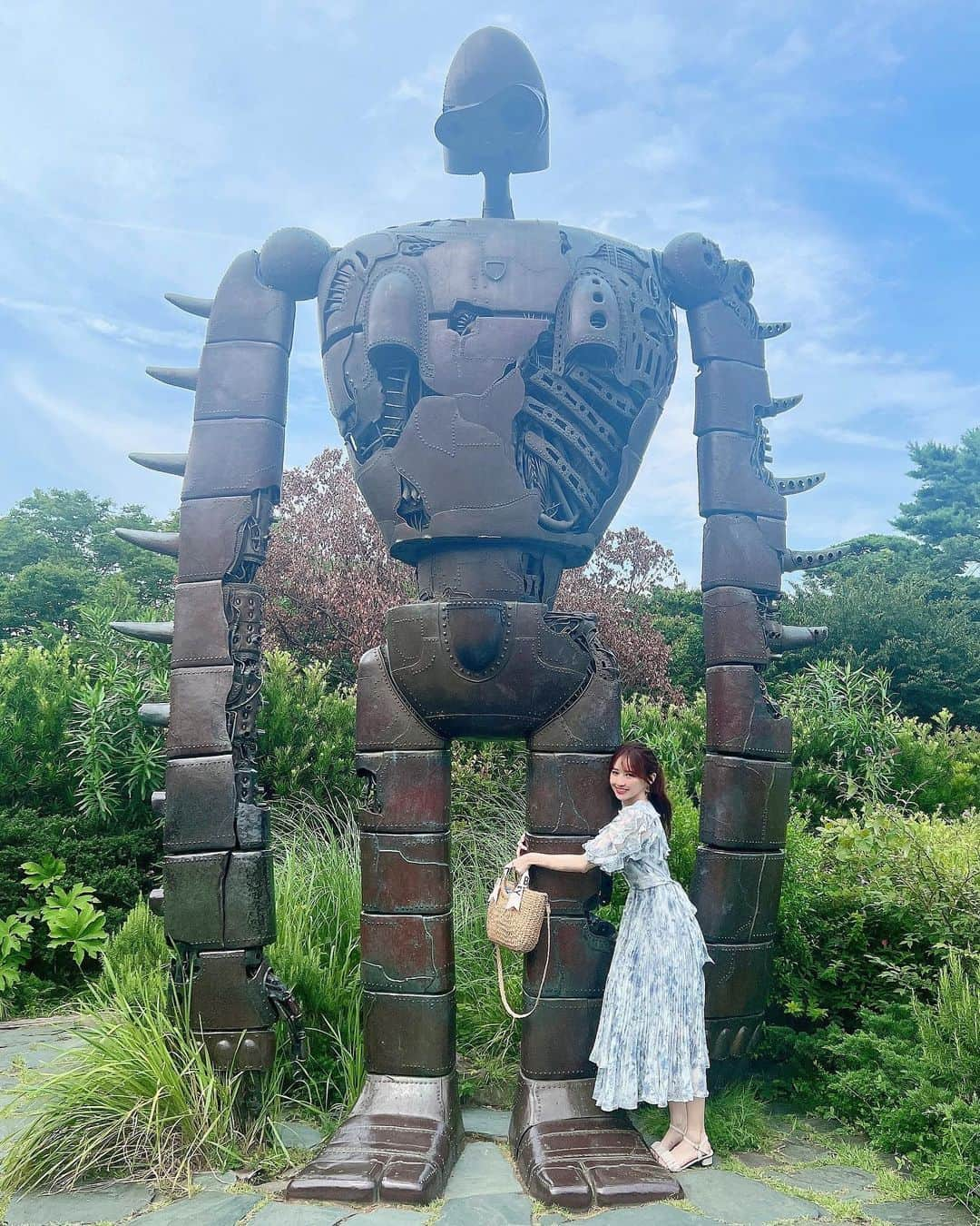 小越しほみさんのインスタグラム写真 - (小越しほみInstagram)「ロボット兵くん🌳  やのちゃんとジブリ美術館いったときの🐈  今ちょうど耳をすませばやってるので… ジブリ繋がりで🫢🤍  ・ ・ ・ ・ ・ ・ ・ #ジブリ美術館 #三鷹の森ジブリ美術館 #三鷹の森 #ジブリ #ジブリの世界 #ジブリ好きな人と繋がりたい #三鷹 #巨神兵 #ロボット兵 #ラピュタ #天空の城ラピュタ #スナイデル #snidel #夏休み #夏の思い出」8月26日 22時38分 - shihomi1129