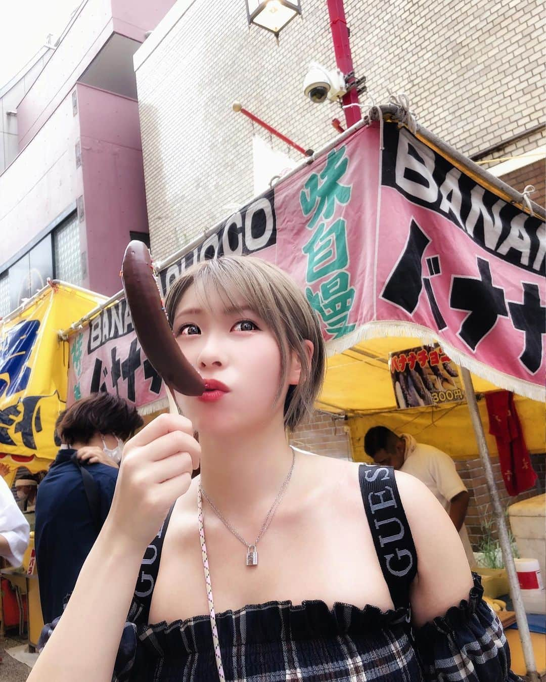 塚田綾佳さんのインスタグラム写真 - (塚田綾佳Instagram)「#チョコバナナ 🍫🍌大好き！  チョコスプレーもいっぱいかけて欲しいです🧚‍♀️✨✨   年中お祭りやって欲しいなぁー🏮👘✨  ー #深川八幡祭り #富岡八幡宮 #祭 #門前仲町 #ちょばぁ #バナーナ  #ぽん散歩 #おっぱい散歩 #おっぱい #巨乳　 #彼女とデートなうに使っていいよ #SNS用レンタル彼女 #SNSレンタル彼女  #インスタグラビア #Japanesegirl #ショートカット #ショートカット女子 #泳衣系列  #shooting #셀카 #미소녀 #일본인 #非常好 #摄影 #塚田綾佳」8月26日 23時17分 - tsukada_ayaka