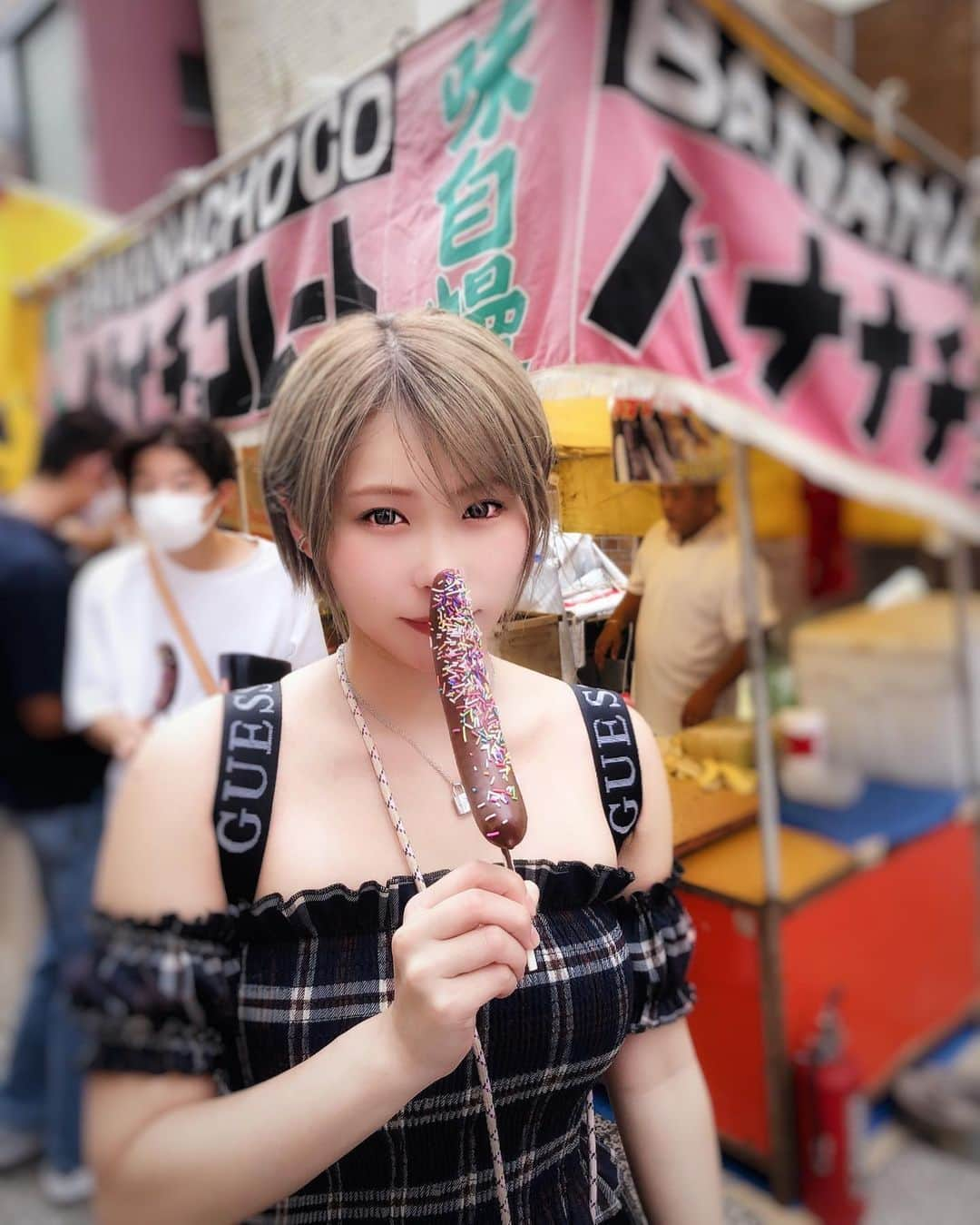 塚田綾佳さんのインスタグラム写真 - (塚田綾佳Instagram)「#チョコバナナ 🍫🍌大好き！  チョコスプレーもいっぱいかけて欲しいです🧚‍♀️✨✨   年中お祭りやって欲しいなぁー🏮👘✨  ー #深川八幡祭り #富岡八幡宮 #祭 #門前仲町 #ちょばぁ #バナーナ  #ぽん散歩 #おっぱい散歩 #おっぱい #巨乳　 #彼女とデートなうに使っていいよ #SNS用レンタル彼女 #SNSレンタル彼女  #インスタグラビア #Japanesegirl #ショートカット #ショートカット女子 #泳衣系列  #shooting #셀카 #미소녀 #일본인 #非常好 #摄影 #塚田綾佳」8月26日 23時17分 - tsukada_ayaka